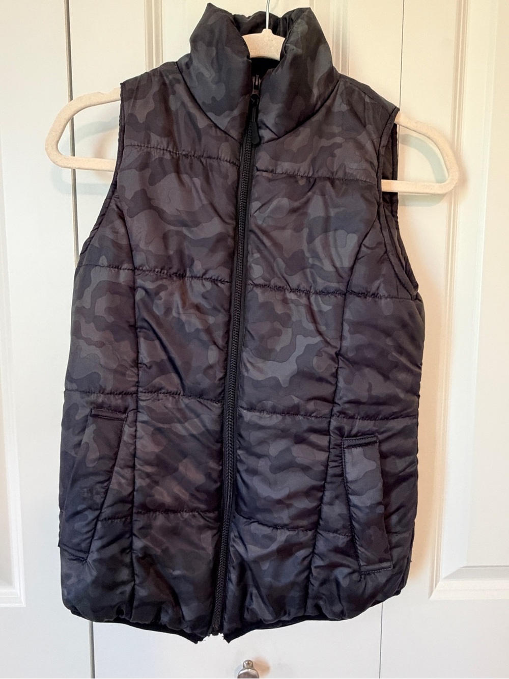 Black Camo Quilted Puffer Vest - Women